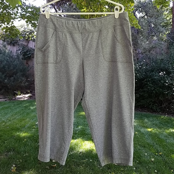 danskin now loose fit capri